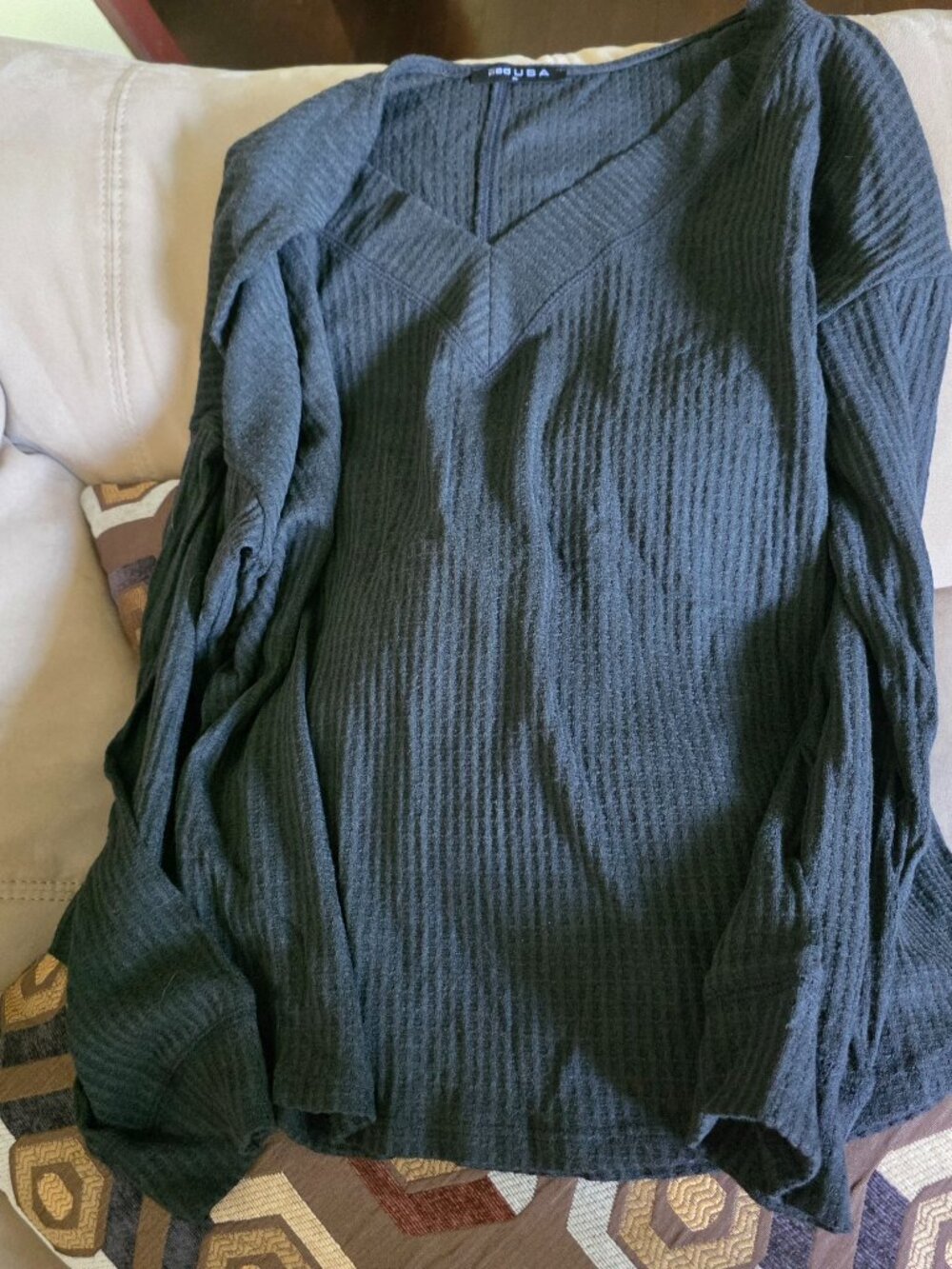 Iliad USA black v-neck long sleeve, sz XL